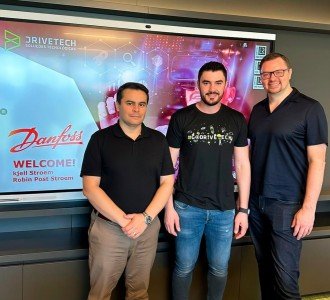 Visita da equipe da Danfoss